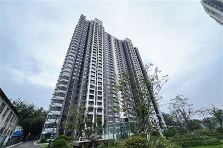 威压小区三楼116平三室中装带储藏室75万可按揭